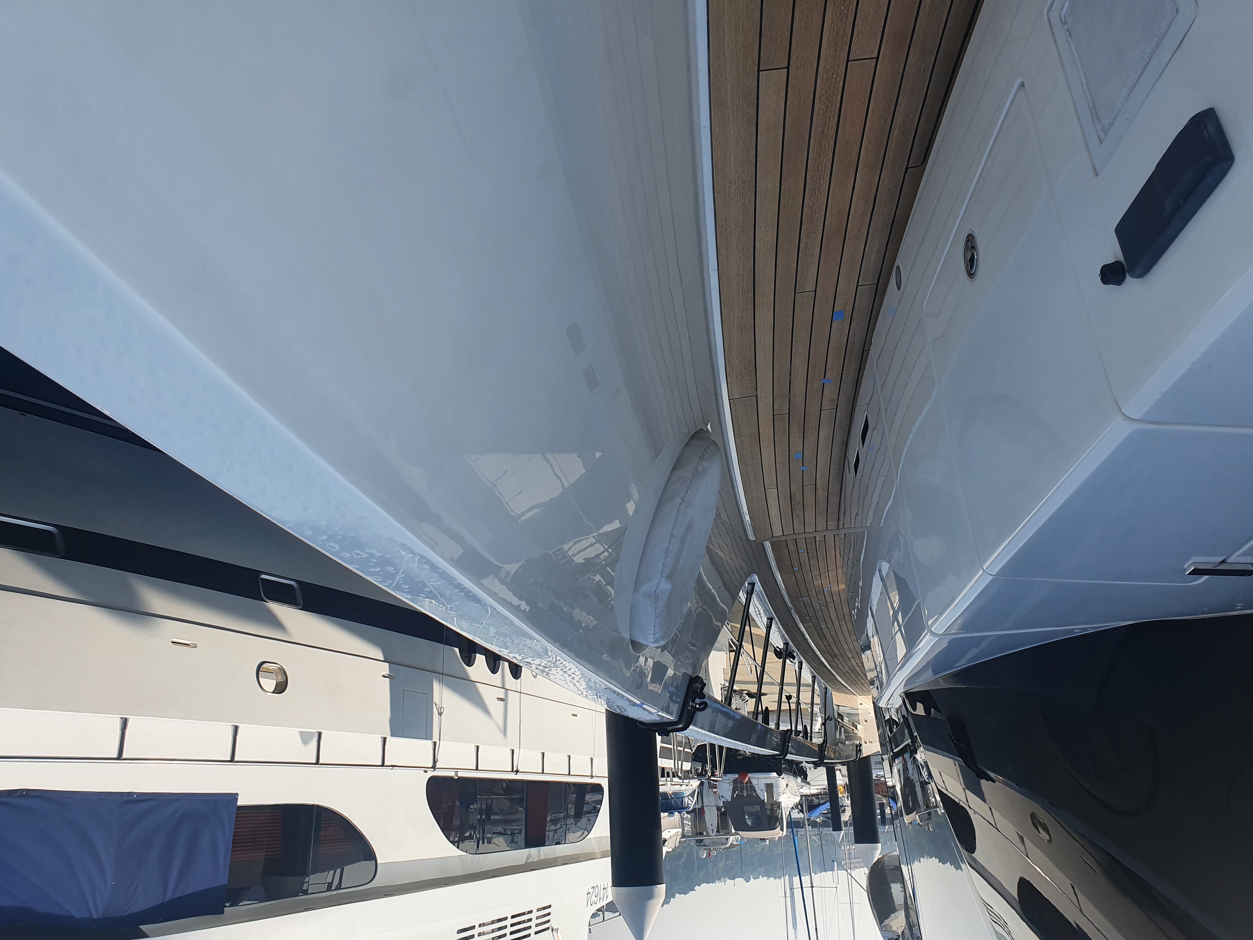 Nano coating application on yacht hull surface for hydrophobic protection