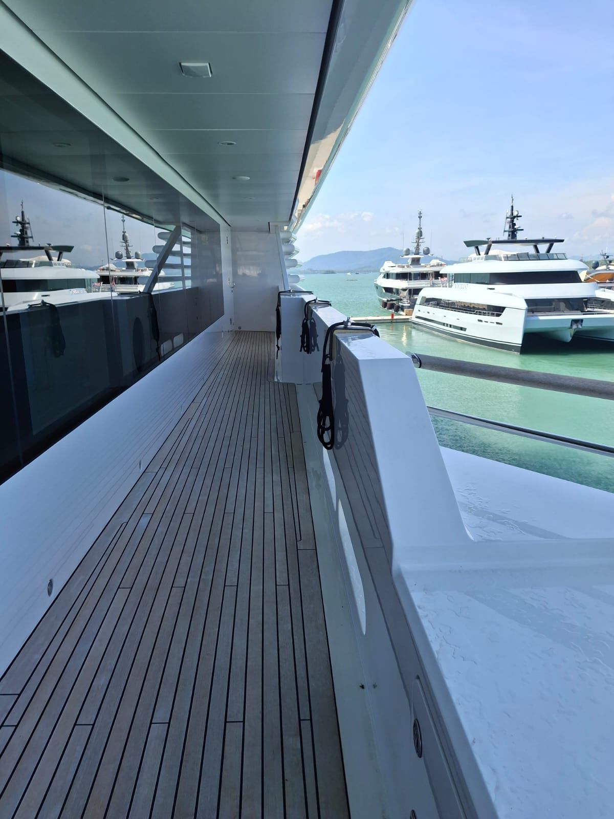 Nano coating application — even layer distribution on yacht exterior