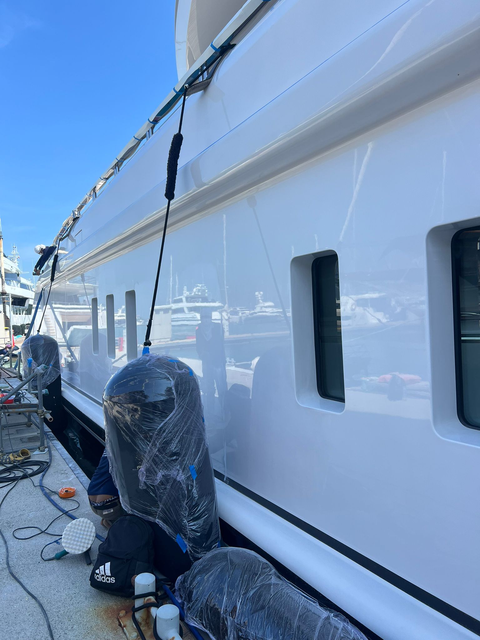 Professional yacht polishing project 2 — completed high-gloss finish